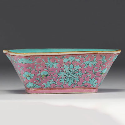 China - Famille rose porcelain bowl decorated with flowers.