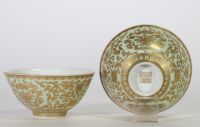 Rare paire de bols en porcelaine émaillée or sur fond céladon clair, marque et époque Daoguang (1821–1850)