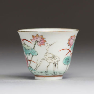 Chine - Bol en porcelaine polychrome à décor d'aigrettes, marque et époque Tongzhi.