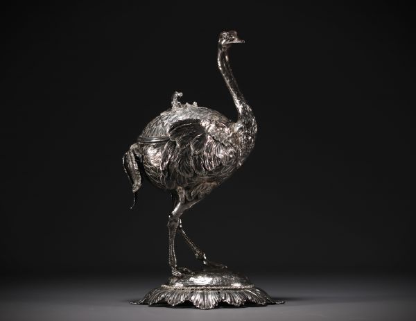 Autruche en argent et vermeil, imposante coupe couverte, milieux de table, fin XIXème.