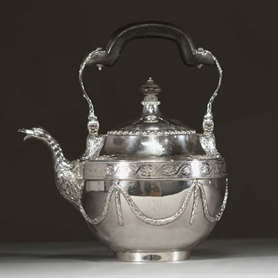 Théière en argent massif de style Empire, poinçon La Haye, Pays-Bas, 1794.