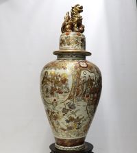 Japan - Imposing Satsuma covered vase decorated with dignitaries, magicians and courtesans, Meiji period.