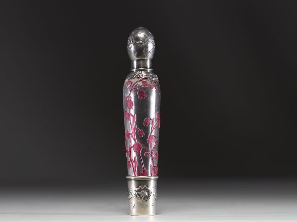 Val Saint Lambert - Rare multi-layered acid-etched glass bottle decorated with lily of the valley flowers, silver mounting, signature on the wheel under the piece.