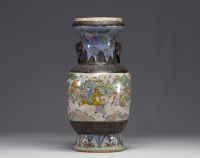 Chine - Vase en porcelaine de Nankin à décor scène de batailles, XIXe siècle.