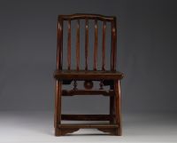 Chine - Petite chaise en bois dur, XVII/XVIIIe siècle.