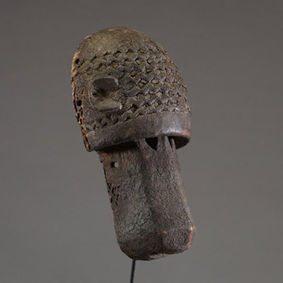 Afrique - Masque de singe Dogon, bois dur ancien, patine crouteuse, Mali, début XXème ou antérieur.