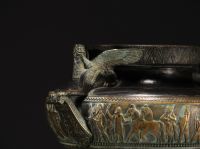 Coupe en bronze sur pied à motifs étrusques, fin XIXe siècle.