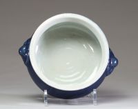 Chine - Brûle parfum en porcelaine monochrome émaillée bleu, marque Ta Ming Kia-Tsing Nien Tche, Ming.