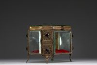 Napoleon III jewellery box in glass and brass.