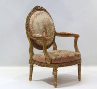 Important set of carved and gilded wood salon furniture, fine Aubusson tapestry including a sofa and a suite of four bergère armchairs, 19th century.