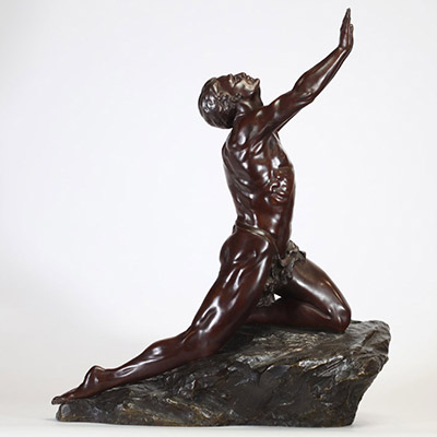 Claire-Jeanne-Robert COLINET (Bruxelles, 1880 – Paris, 1950) L'Invocation – Épreuve en bronze à patine brune, signée sur la terrasse