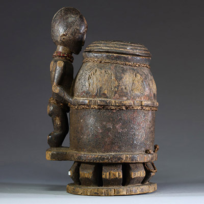 Afrique - Oracle à souris Baoulé figuratif en bois sculpté, Côte d’Ivoire, 1ère moitié XXème.