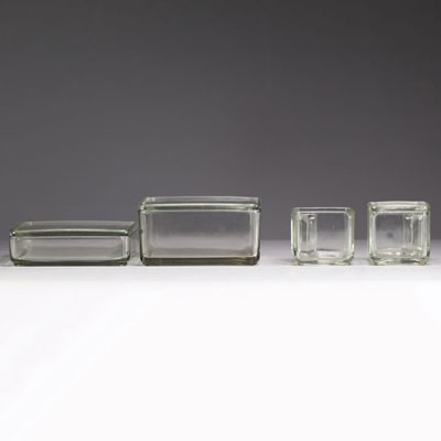 Wilhelm WANGENFELD (1900-1990) Kubus Bauhaus tableware in pressed moulded glass, 1938.