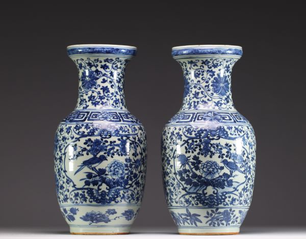 China - Pair of blue-white porcelain vases with floral decoration, Qianlong, 18th century