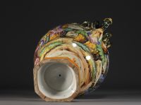 Vase urne Albarello en majolique à décor de scènes à l'antique.