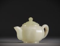 Chine - Théière en jade blanc.