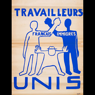 Mai 68 – Travailleurs français immigrés tous unis  Affiche originale réalisée en sérigraphie couleur bleu. Cachet École Nle Supérieure des Beaux-Arts, toute sa marge non coupée, traces de plis, sujet intact, petites déchirures dans les marges . Non entoilée  116,5X85 cm