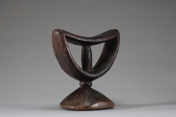 Afrique - Repose nuque Oromo en bois sculpté, Ethiopie, fin XIXème.