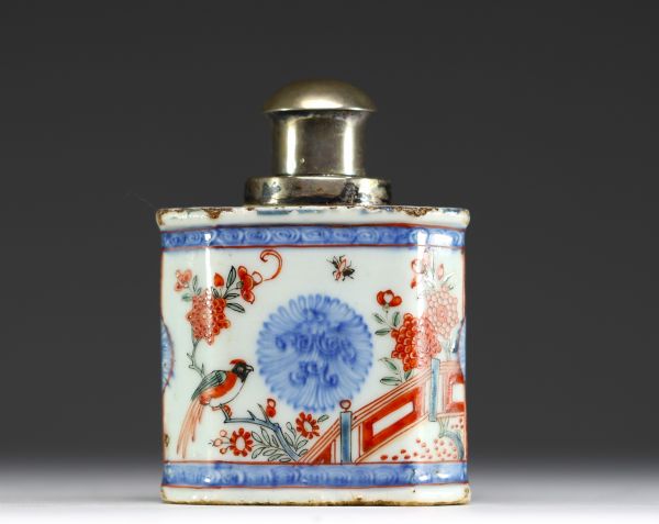 China - Polychrome porcelain tea caddy decorated with a village, silver stopper, 18th century.