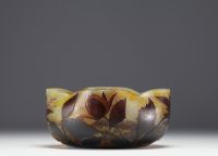 DAUM Nancy - Four-lobed bowl in acid-etched multi-layered glass decorated with dahlias, circa 1910.