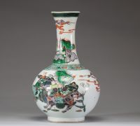Chine - Vase en porcelaine à décor polychrome de la famille verte, style Kangxi, décor de guerriers