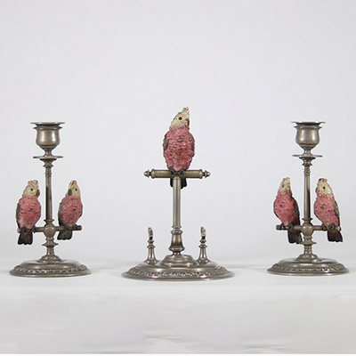 École de Vienne, vers 1900 Ensemble de bureau en bronze patiné et peint représentant des perroquets