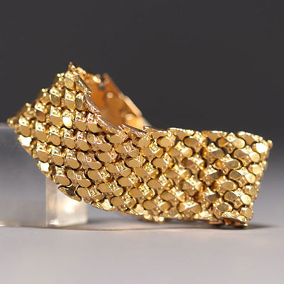 Large flexible bracelet in 18K yellow gold, weighing 62.1gr.