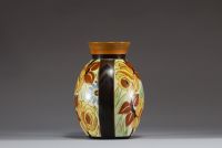 Charles CATTEAU (1880-1966) Kéramis - Vase en grés à décor floral, vers 1925.