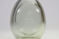 Val Saint Lambert – Charles Graffart Carafe Art Déco en verre rosé à décor d’angelot, vers 1930