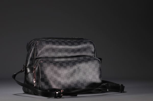 Louis VUITTON - Daytona Reporter shoulder bag, graphite checkerboard pattern.