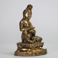 CHINE, DYNASTIE QING, XIXe SIÈCLE Figure de Songzi Guanyin Bronze doré.