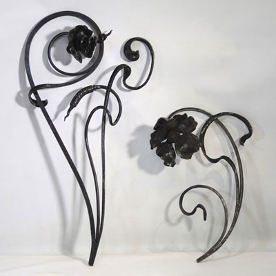 Two Art Nouveau elements in wrought iron decorated with flowers, in the style of Victor Horta.