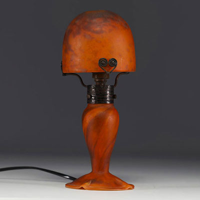 DAUM Nancy - Small mushroom lamp in marmorated glass, signed.