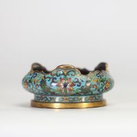 Brûle-parfum en bronze cloisonné à décor polychrome de rinceaux fleuris sur fond turquoise, Chine, dynastie Qing, XVIIIe siècle