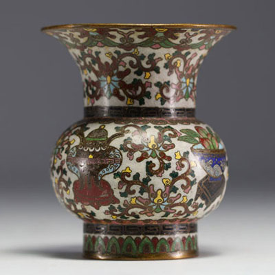 Chine - Vase en émail cloisonné, marque en creux sous la pièce.