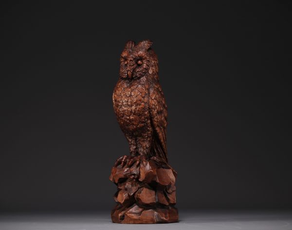 Hibou en noyer sculpté de la Forêt Noire, époque XIXème.
