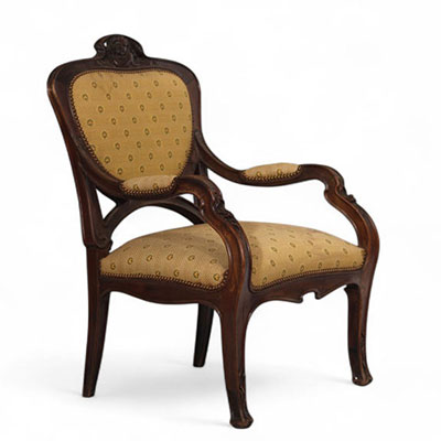 Fauteuil d'époque Art Nouveau en bois sculpté, avec dossier sculpté d'une tête de femme.