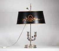 IMPOSANTE LAMPE BOUILLOTE EN BRONZE ARGENTÉ, TRAVAIL DE STYLE LOUIS XVI, XXe SIÈCLE