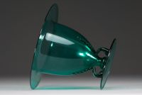 Murano - Vittorio ZECCHIN (1878-1947) Cappellin Venini & C - Green tinted blown glass bowl with applied handles on pedestal, circa 1930.