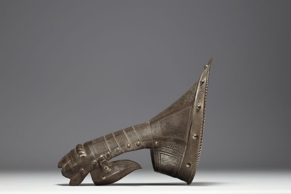 Wrought iron armour gauntlet finely engraved with foliage, Italy, 16th century.