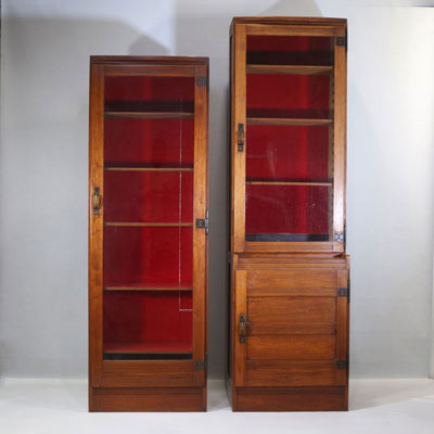 Gustave SERRURIER-BOVY (1858-1910) Pair of Padouk, brass and glass bookcases, circa 1900.