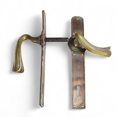 Victor Horta (1861–1947) Paire de poignées de porte intérieure exemple emblématique des magasins Wolfers, Bruxelles.