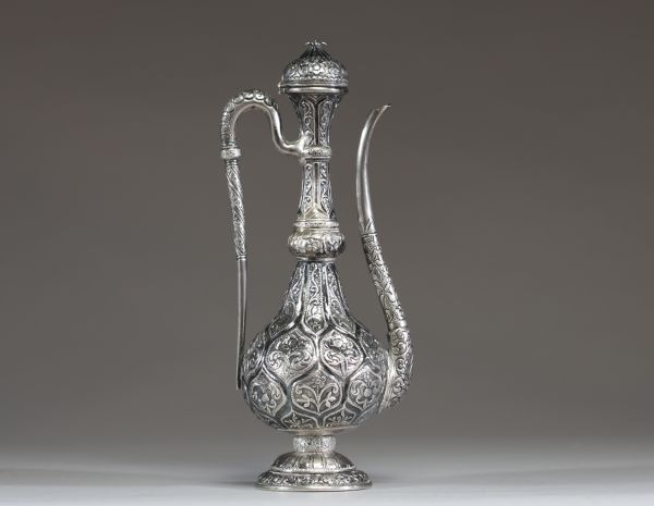 Verseuse ottomane en argent repoussé à décor floral, poinçon au crabe, Maitre orfèvre Ernest Bousset 1913, France.