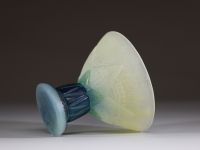 Amalric WALTER (1870-1959) Coupe sur pied en pâte de verre à décor floral stylisé, signée.