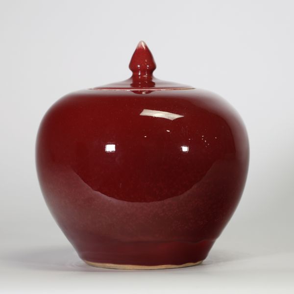 Potiche couverte en porcelaine à glaçure monochrome sang-de-bœuf, Chine, dynastie Qing, fin XIXe / début XXe siècle