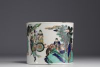 China - Green family brush-holder with figures décor
