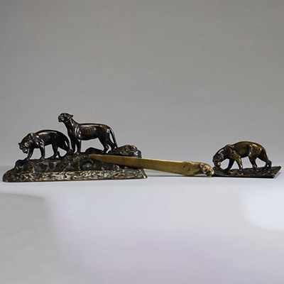 Louis RICHÉ (1877-1949) dans le goût de - Parure de bureau aux Lionnes en bronze à patine nuancée, vers 1880-1900