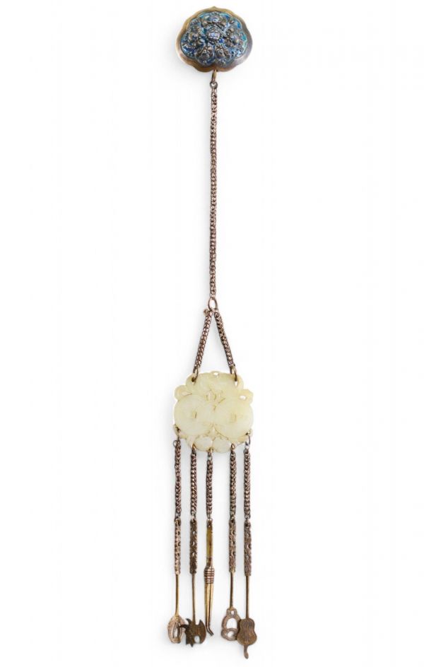 Chine - Châtelaine à opium en bronze émaillé, jade blanc sculpté et outils, Dynastie Qing, XIXème.