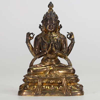 CHINE,  XIXe Figure d’Avalokiteśvara à quatre bras en bronze doré.