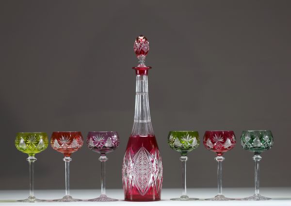 Val Saint-Lambert - Carafe and six glasses in cut and lined glass in different colours.